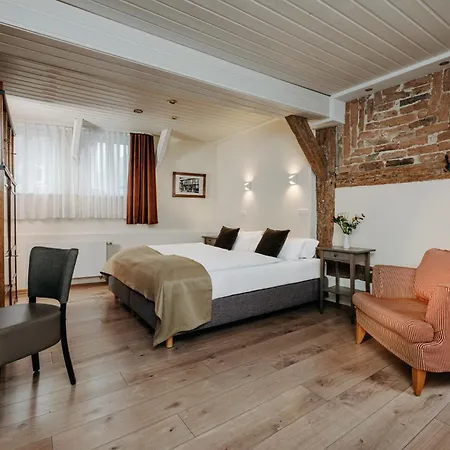Alte Munze 4*