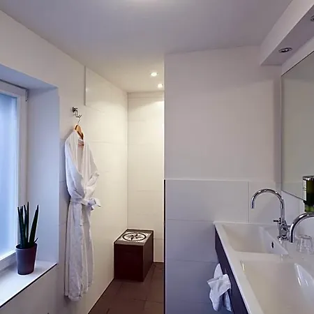 Alte Munze 4*